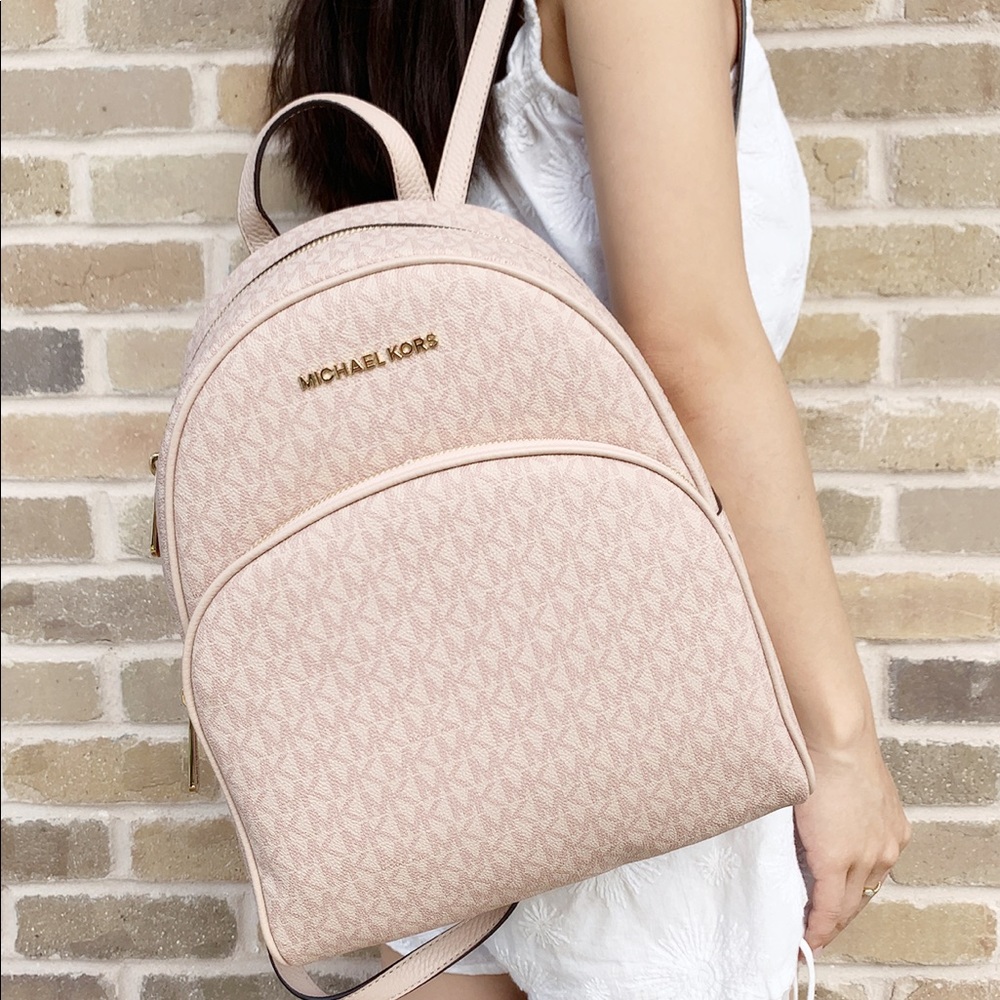 Michael kors signature backpack Pick 1 - Picture 2 of 8